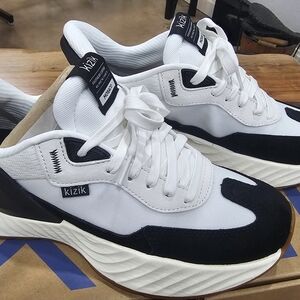 Kizik Monaco Women's Black and White Sneakers